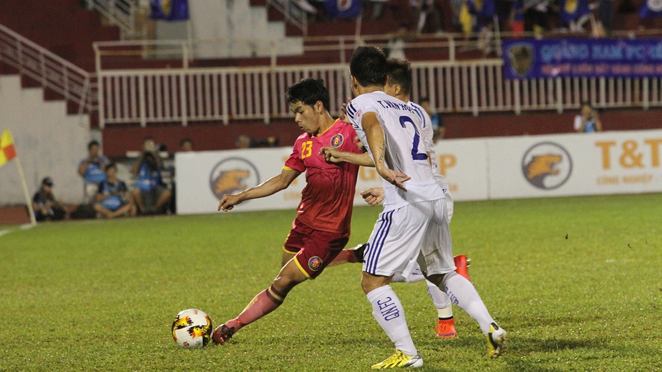 Kỷ cương bị xem nhẹ, V-League đang lâm nguy - 2 V-League ngày càng vắng người xem