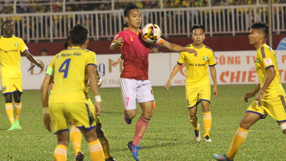 Thêm một vòng đấu nhẹ nhõm cho giới trọng tài khi không có sự cố đáng chú ý (ảnh: Trọng Vũ)