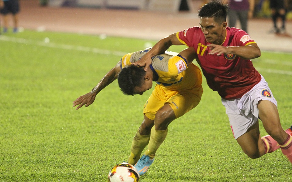 Đội đầu bảng FLC Thanh Hoá ngã ngựa trước Sài Gòn FC - 2
... Thanh Hoá thất thủ trước Sài Gòn FC (ảnh: Trọng Vũ)