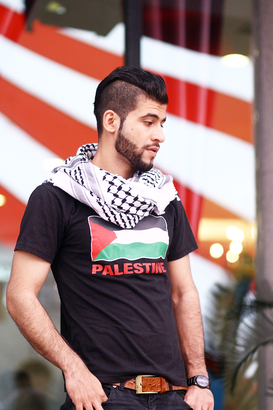 9X Palestine điển trai hút ánh nhìn tại Ngày hội tình nguyện - 3
Saleem có thể giao tiếp tốt bằng cả tiếng Anh và tiếng Việt