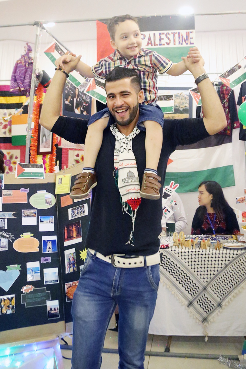 9X Palestine điển trai hút ánh nhìn tại Ngày hội tình nguyện - 2
“Soái ca” Palestine thu hút ánh nhìn của hàng trăm bạn trẻ tại Ngày hội tình nguyện toàn cầu