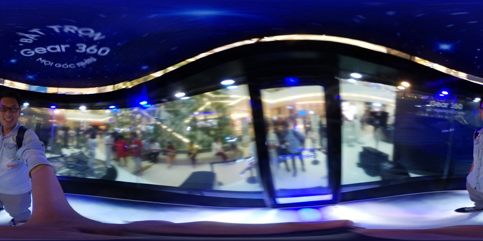 Hào hứng chia sẻ hình ảnh đón bão tuyết tại Galaxy Studio - 7
Hãy thử tưởng tượng sẽ thật “ngầu” khi bạn có thể chia sẻ lên mạng xã hội một video timelapse về khoảnh khắc mình đang trong cơn bão tuyết.