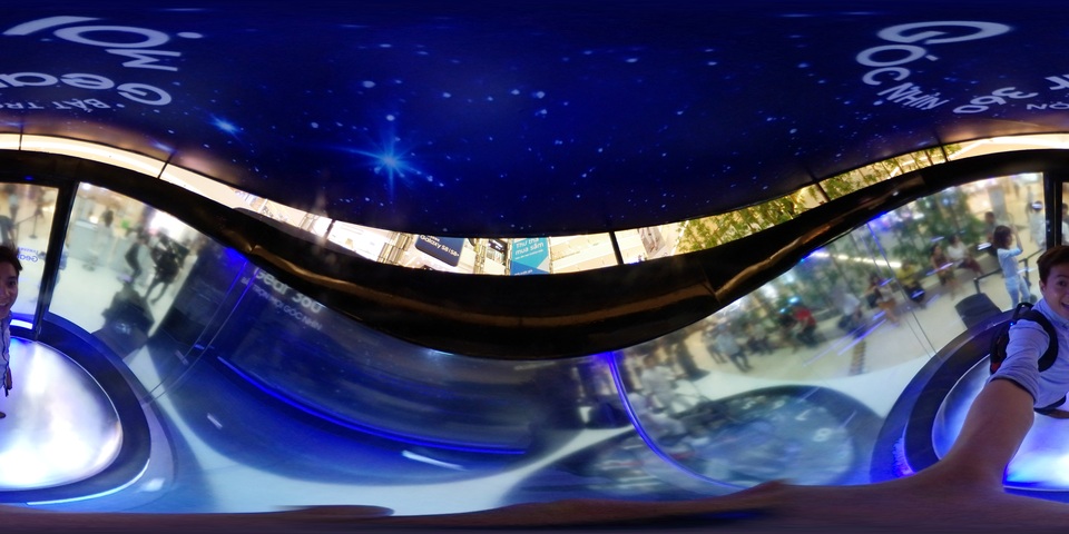 Hào hứng chia sẻ hình ảnh đón bão tuyết tại Galaxy Studio - 6
Với tính năng quay video 4K của Gear 360, mọi biểu cảm của bạn và chuyển động của những bông tuyết sẽ được ghi lại rõ nét.