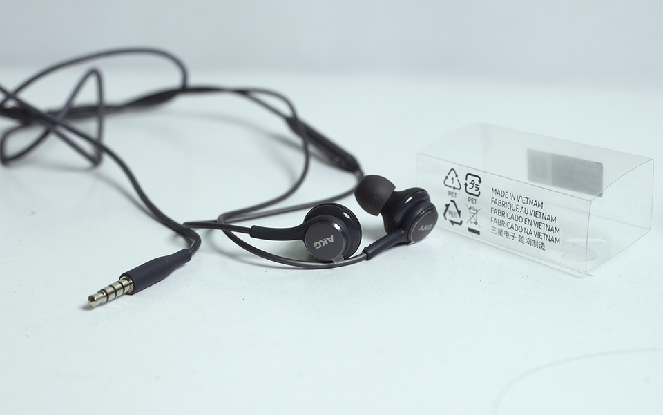 Galaxy S8 chưa ra mắt, tai nghe đã được chào bán nhiều trên mạng - 5 Cận cảnh mẫu tai nghe AKG
