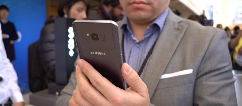 Galaxy Note 8 "so kè" iPhone 8 qua những tin đồn - 5 Galaxy Note 8 "so kè" iPhone 8 qua những tin đồn - 5