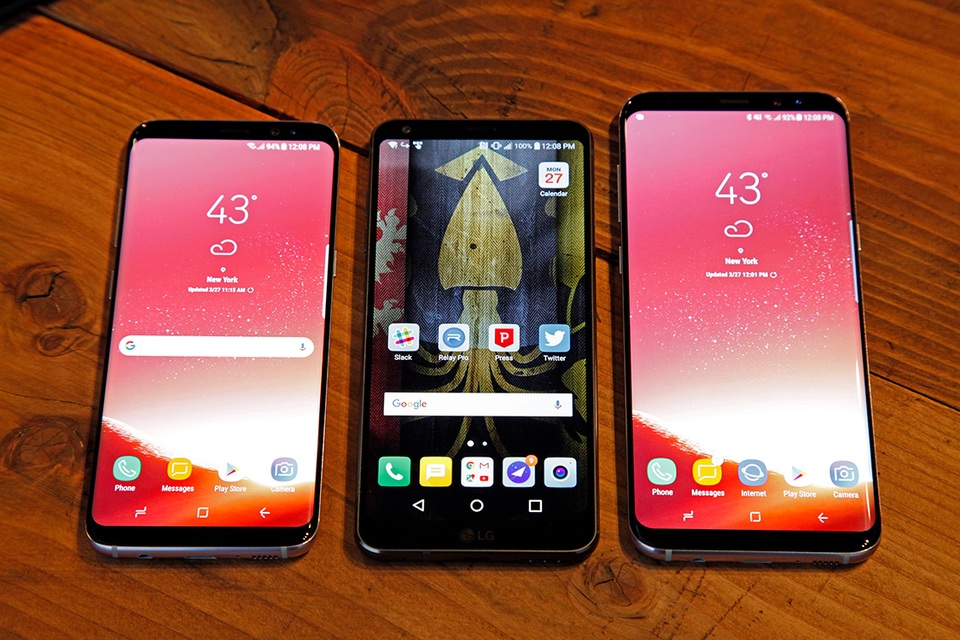 Galaxy S8 ra mắt, LG "nhắc khéo" người dùng về điểm yếu chết người trên Note7 - 1 Samsung Galaxy S8/S8+ đặt cạnh LG G6 (giữa)