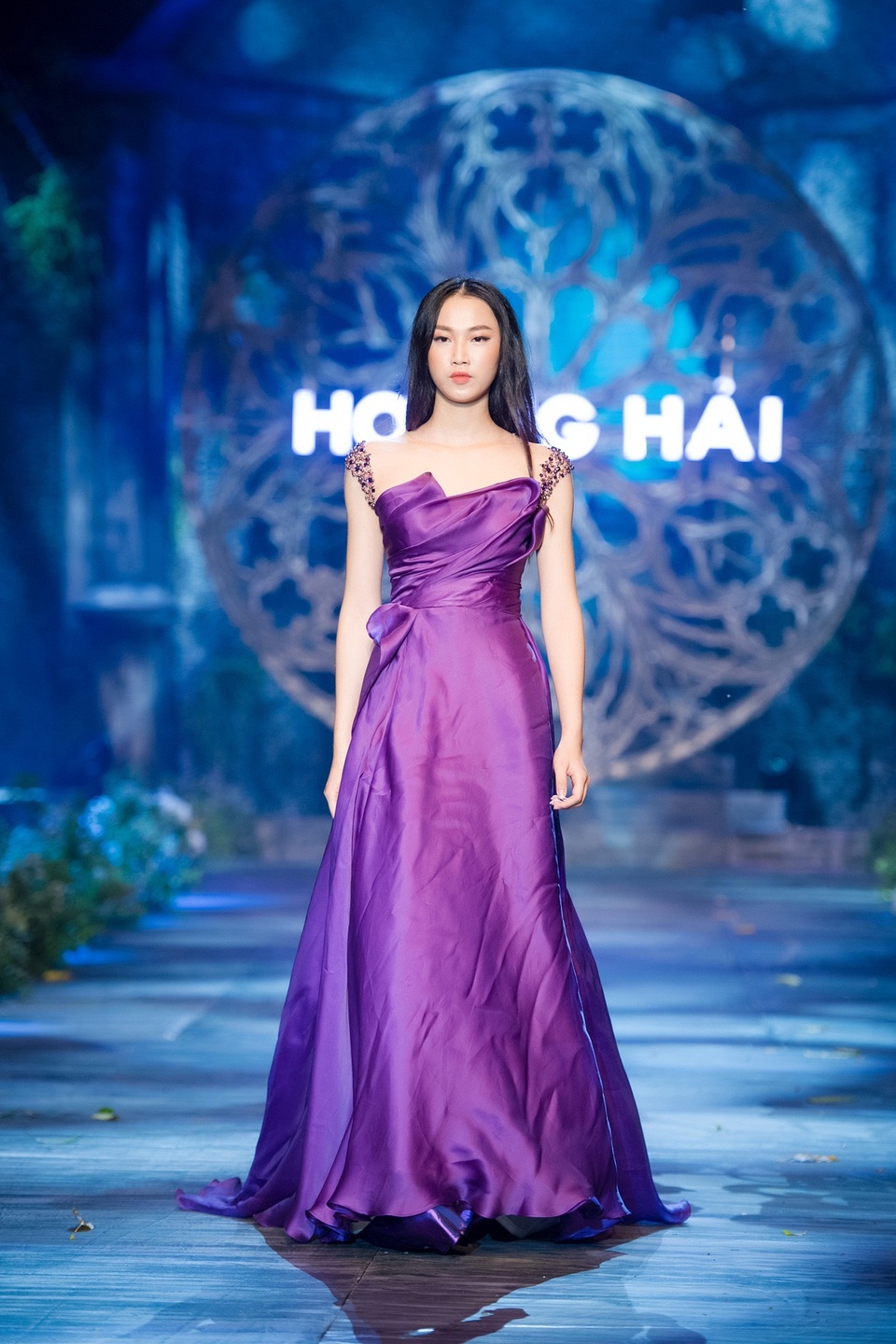 Mai Phương Thúy, Thủy Top tái xuất thưởng lãm BST Kim cương tím - 17