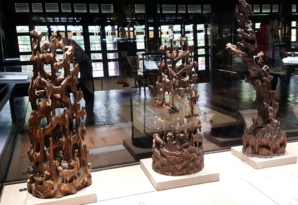 Ngắm các sản vật quý hiếm tại triển lãm “Giao thương Nhật - Việt trong lịch sử” - 9 Trầm hương cũng là một mặt hàng có giá trị của xứ Đàng Trong có nhiều ở Khánh Hòa, vùng đất được mệnh danh là Xứ trầm hương. Cùng với sừng tê giác thì trầm hương là 2 mặt hàng rất có giá trị của Việt Nam thế kỷ 17-18 trong giao thương với Nhật Bản