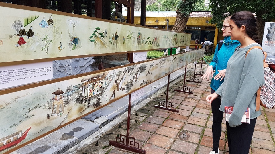 Ngắm các sản vật quý hiếm tại triển lãm “Giao thương Nhật - Việt trong lịch sử” - 7 3 bức tranh cuộn ghi lại quá trình giao thương những thế kỷ trước của Nhật - Việt được du khách quan tâm