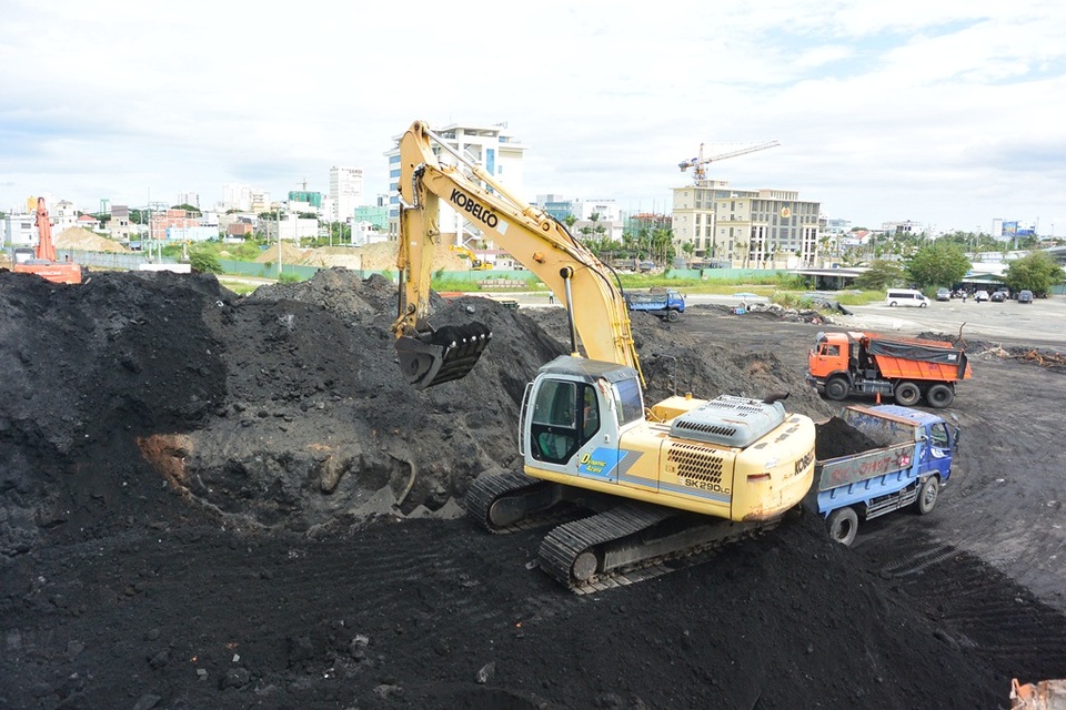 Nghị sỹ Mỹ tham quan việc xử lý dioxin sân bay Đà Nẵng - 2 90.000 m3 đất nhiễm dioxin tại sân bay Đà Nẵng đã được xử lý