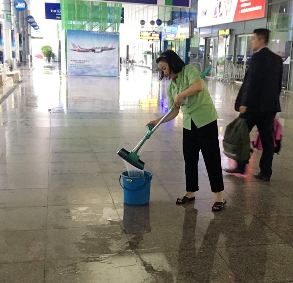 Nhà ga sân bay Đà Nẵng bị dột nước - 9 Nhà ga sân bay Đà Nẵng bị dột nước - 9