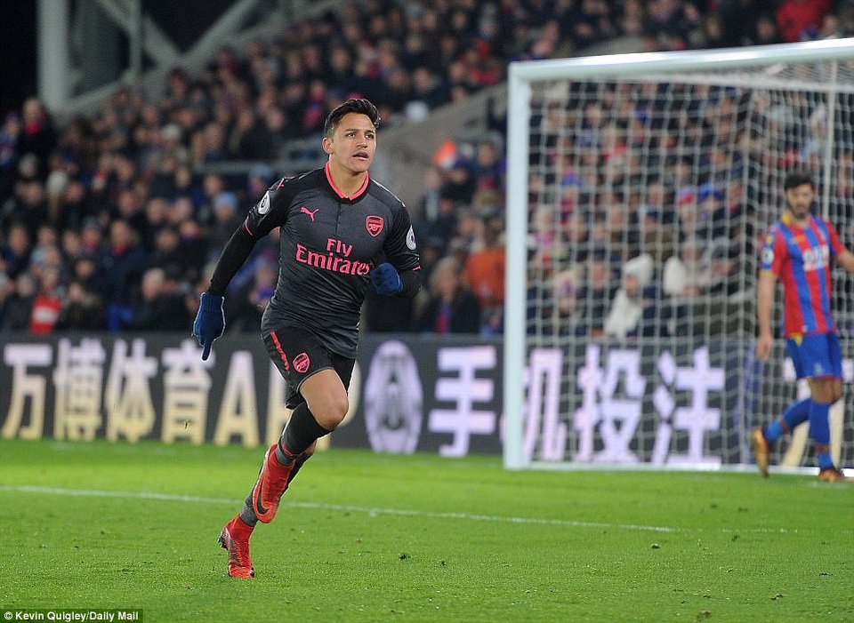 Crystal Palace 2-3 Arsenal: Cú đúp của Sanchez - 1
Sanchez lập cú đúp vào lưới Crystal Palace