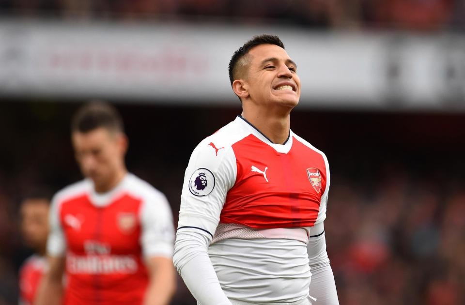 Chưa thể ra đi, Alexis Sanchez ngậm ngùi trở lại Arsenal - 1 Alexis Sanchez trở lại Arsenal sau kỳ nghỉ