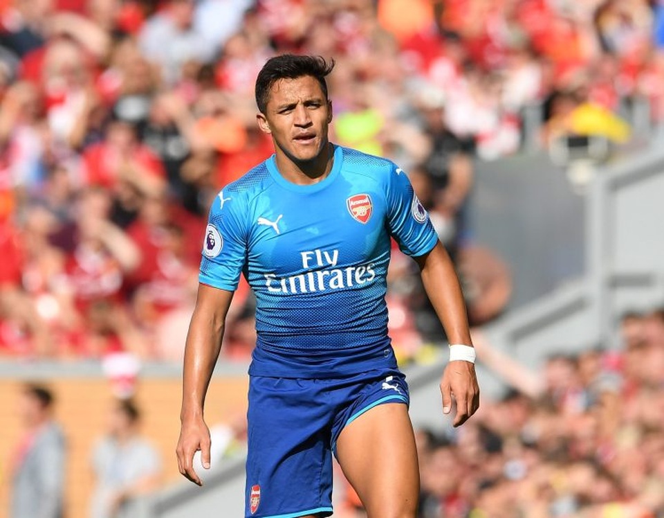 Hợp đồng của Alexis Sanchez với Arsenal sẽ hết hạn vào mùa Hè năm sau. Tuy nhiên, cầu thủ này nhất quyết không gia hạn hợp đồng với Arsenal. Chính vì vậy, BLĐ “Pháo thủ” hoàn toàn có thể tính tới việc bán Alexis Sanchez, nếu không muốn mất trắng vào mùa Hè năm sau. Theo nguồn tin từ báo giới Anh, họ có thể để tiền đạo người Chile ra đi với mức phí 70 triệu bảng.