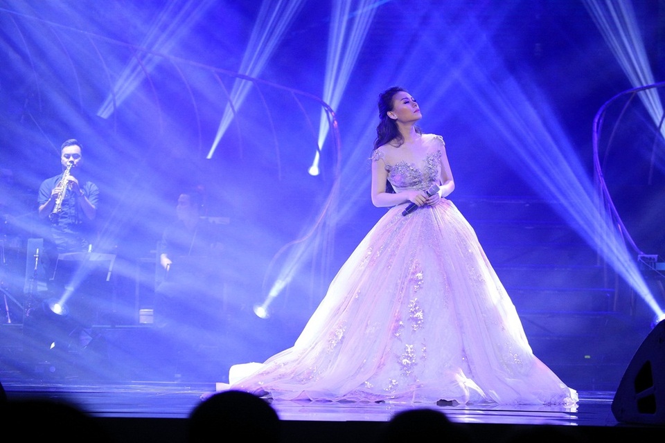 Kỳ Phương Uyên xuất hiện như một nàng công chúa với bộ trang phục bồng bềnh, cùng với điệu nhảy tango trên nền nhạc dương cầm đã mang đến cho khán phòng một bầu không khí vừa cổ điển vừa lãng mạn. Cô thể hiện hai ca khúc: “Bài tango cho em” và “Đoạn khúc cuối cho em”. Cô giải thích về lí do mình lựa chọn thể hiện hai ca khúc đối lập về cảm xúc là vì trong tình yêu có lúc vui, lúc buồn. Đặc biệt là những ngôn từ thấm đẫm nước mắt trong bài hát “Đoạn tình ca cho em” cũng chính là tiếng lòng của người nữ ca sĩ, gắn liền với những nỗi đau, những va vấp trong tình yêu mà Kỳ Phương Uyên trải qua.