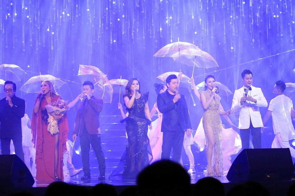 Dàn danh ca hải ngoại cùng tề tựu trong chương trình.