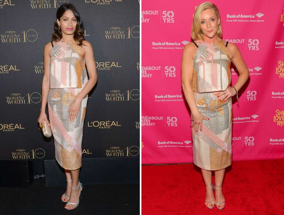 Khi sao Hollywood bị phát hiện mặc chung quần áo - 24
Freida Pinto (trái) và Jane Krakowski