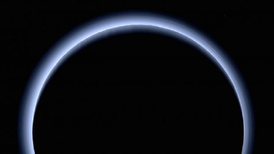 Nasa tiết lộ hình ảnh mới đầy mê hoặc của sao Diêm vương - 1 Bức hình được chụp khi tàu New Horizonz đã bay cách sao Diêm vương khoảng 120.000 dặm