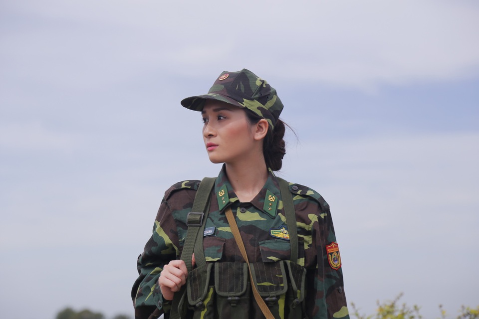 Sao mai Thanh Thanh “cứu nguy” cho MC “Chúng tôi là chiến sĩ” - 3 Thanh Thanh trong bộ quân phục của bộ đội biên phòng.