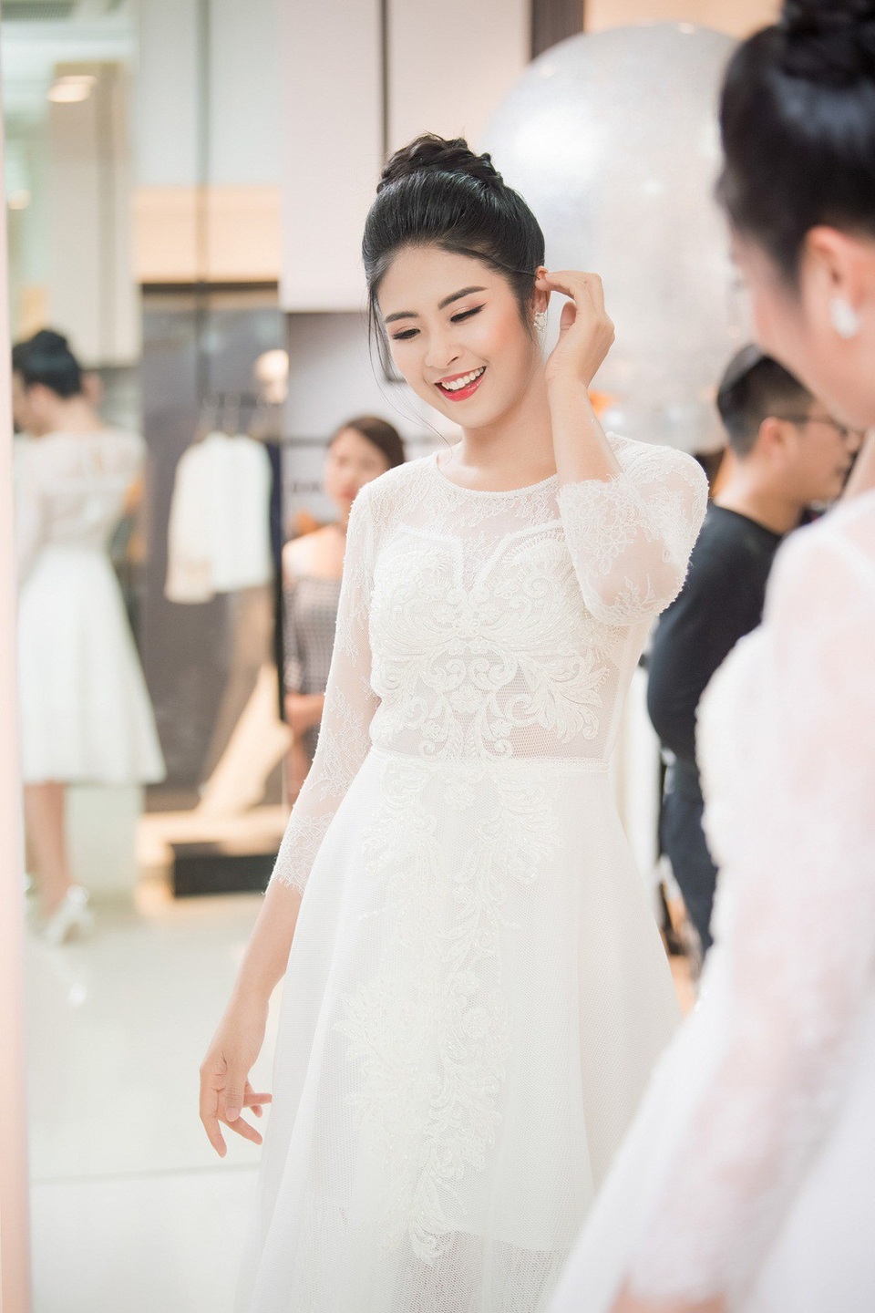 Á hậu Tú Anh, Huyền My thân thiết giữa tin đồn rạn nứt tình bạn - 9 Á hậu Tú Anh, Huyền My thân thiết giữa tin đồn rạn nứt tình bạn - 9