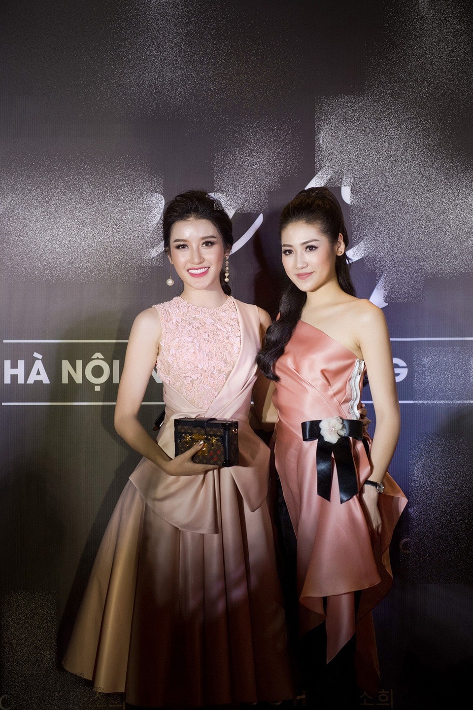 Á hậu Tú Anh, Huyền My thân thiết giữa tin đồn rạn nứt tình bạn - 7 Hành động này của hai Á hậu dường như xoá tan mọi mâu thuẫn.
