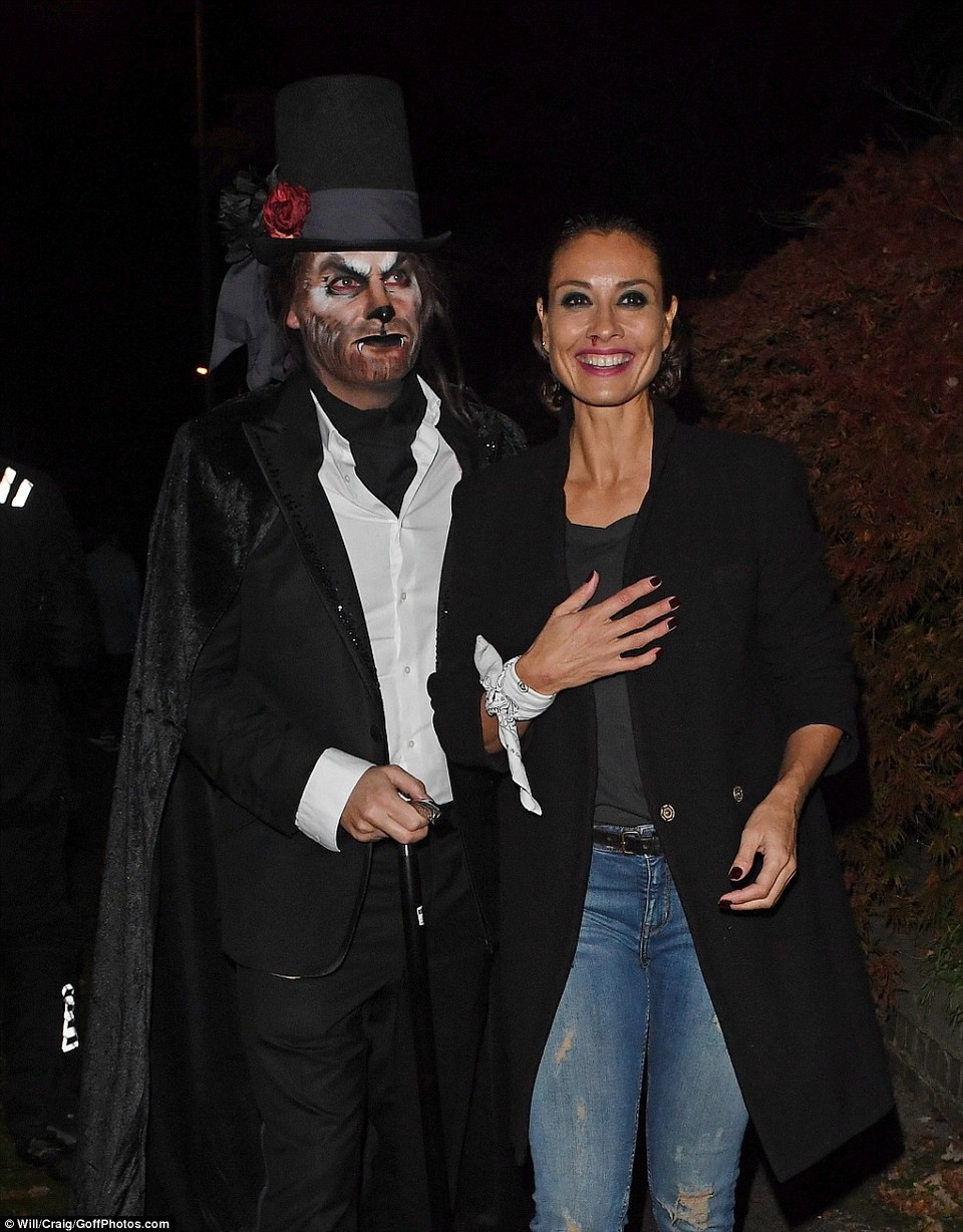 Nghẹt thở với màn khoe ngực của sao trong đêm Halloween - 46 Nghẹt thở với màn khoe ngực của sao trong đêm Halloween - 46