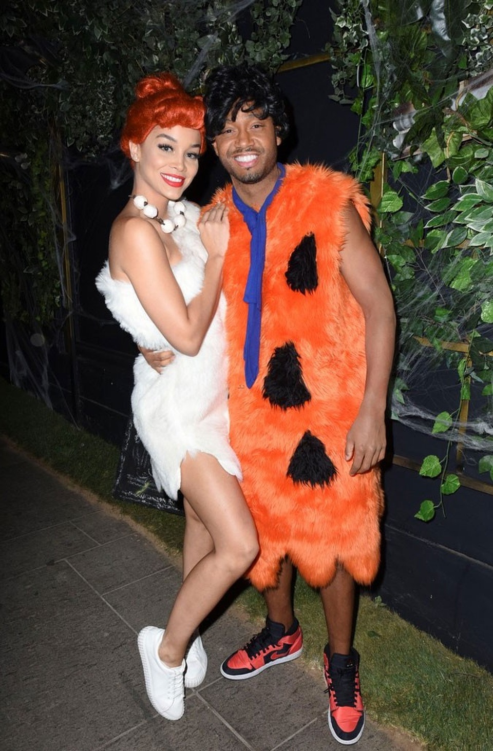Nghẹt thở với màn khoe ngực của sao trong đêm Halloween - 17 Nghẹt thở với màn khoe ngực của sao trong đêm Halloween - 17