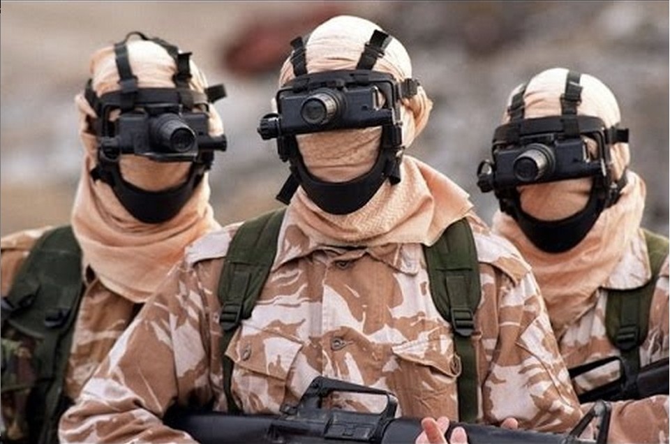 Tương tự SBS, lực lượng SAS cũng là niềm tự hào của quân đội Anh với khẩu hiệu “Ai dám thắng?”. Khi được hỏi về vai trò của SAS trong cuộc chiến tại Iraq, tướng Mỹ Stanley McChrystal khẳng định: “Vai trò then chốt. Sẽ không thể làm gì nếu không có họ”. (Ảnh: Telegraph)