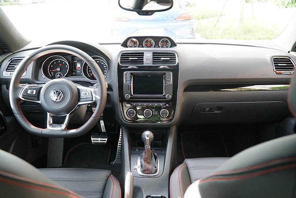 Với Scirocco, Volkswagen muốn giành thế chủ động ở phân khúc xe thể thao - 4 Với Scirocco, Volkswagen muốn giành thế chủ động ở phân khúc xe thể thao - 4