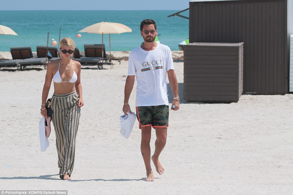 "Tay chơi" Scott Disick chính thức hò hẹn với con gái của Lionel Richie - 16
Trở thành bạn gái của Scott Disick, mối quan hệ giữa Sofia và gia đình Kardashian cũng bị ảnh hưởng. Con gái của Lionel Richie từng là bạn thân của Kendall và Kylie, hai cô em gái cùng mẹ khác cha của Kourtney Kardashian.