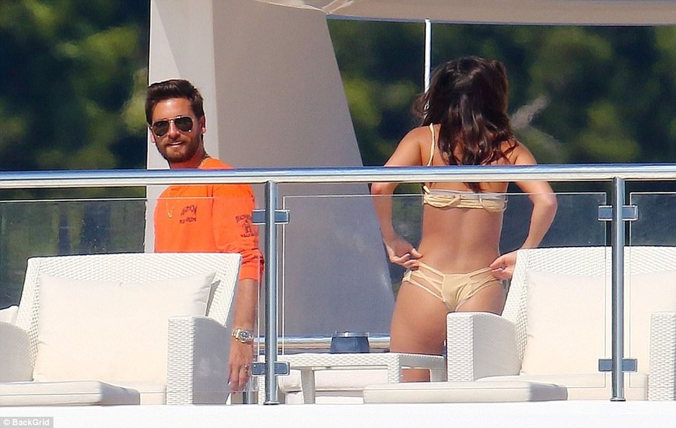 Scott Disick cặp kè với con gái của danh ca Lionel Richie - 19