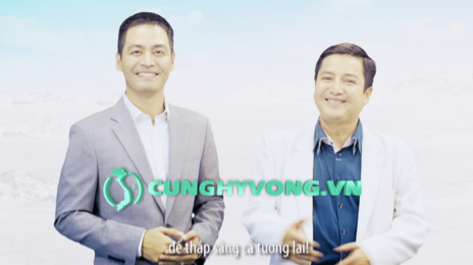 Giật mình nhìn lại năm 2016 qua lời kể của MC Phan Anh và NSƯT Chí Trung - 4 Cuối video, MC Phan Anh và NSUT Chí Trung đã kêu gọi mọi người cùng truy cập website http://cunghyvong.vn để sẻ chia Hy Vọng của bản thân trong năm 2017.