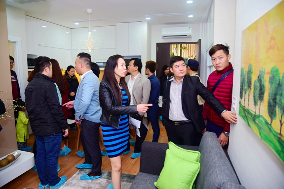 Anland đón Tết sum vầy – lì xì lộc lớn - 3 Hàng trăm lượt khách đến tham quan và đặt mua căn hộ trong ngày mở bán