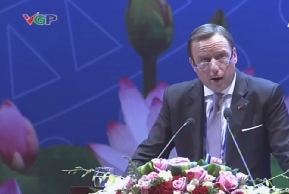 Quy định "mờ ảo", bào mòn sức khoẻ doanh nghiệp - 4
Đại diện Eurocham phát biểu tại hội nghị
