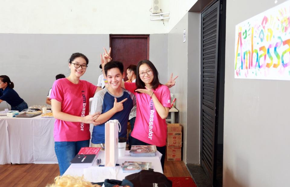 Kế hoạch du học và nghề nghiệp tại Anh, Mỹ, Úc và Singapore: Không quá khó nếu có quyết tâm! - 8
Các bạn học sinh EF sau chuyến đi đến các nước mùa hè lại cùng tham dự các hoạt động do EF Việt nam tổ chức để các em cùng chia sẻ những trải nghiệm.