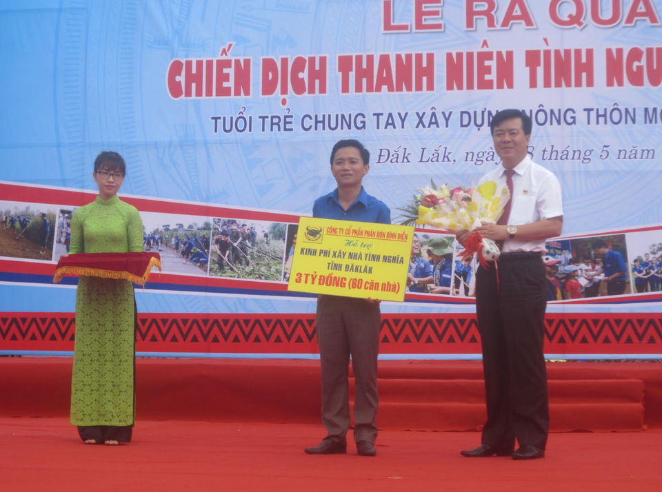 Bình Điền hưởng ứng chiến dịch thanh niên tình nguyện hè 2017: Đền ơn cựu thanh niên xung phong - 1 Bình Điền hưởng ứng chiến dịch thanh niên tình nguyện hè 2017: Đền ơn cựu thanh niên xung phong - 1