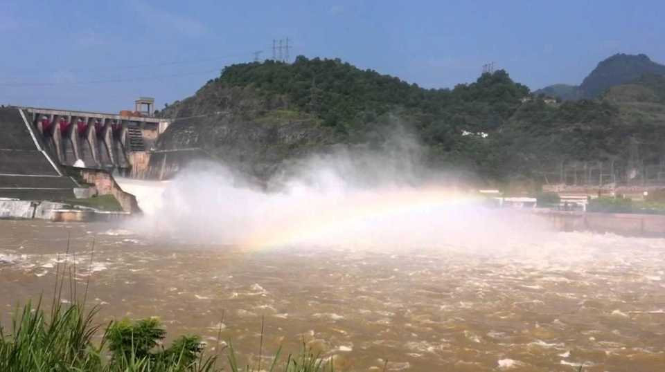 Hoãn các cuộc họp để chống bão, sơ tán dân khỏi vùng xung yếu - 2 Hoãn các cuộc họp để chống bão, sơ tán dân khỏi vùng xung yếu - 2