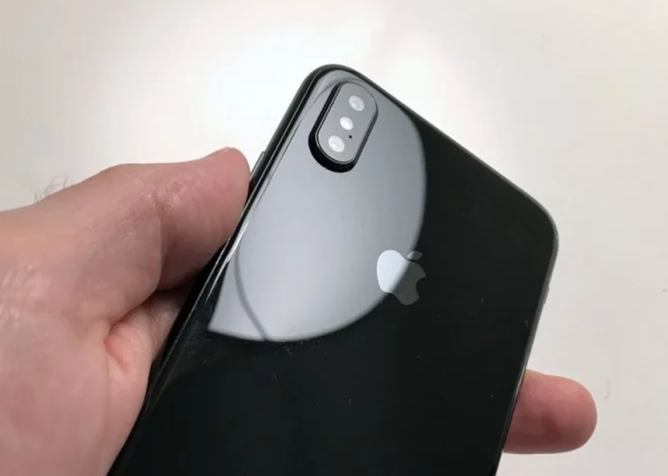 Galaxy Note 8 "so kè" iPhone 8 qua những tin đồn - 7 Galaxy Note 8 "so kè" iPhone 8 qua những tin đồn - 7