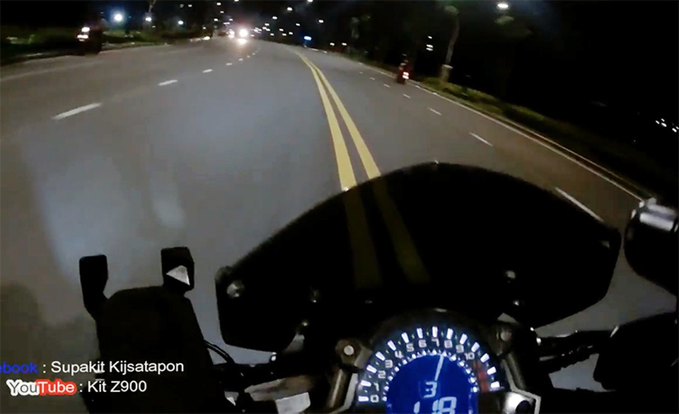 Tốc độ của chiếc xe khi chủ nhân bỏ chạy vì cảnh sát giao thông kiểm tra