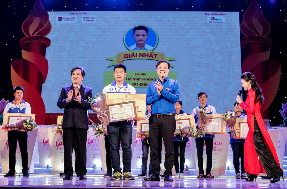 Thí sinh Olympia vô địch cuộc thi Tự hào Việt Nam 2017 - 1 Thí sinh Olympia vô địch cuộc thi Tự hào Việt Nam 2017 - 1