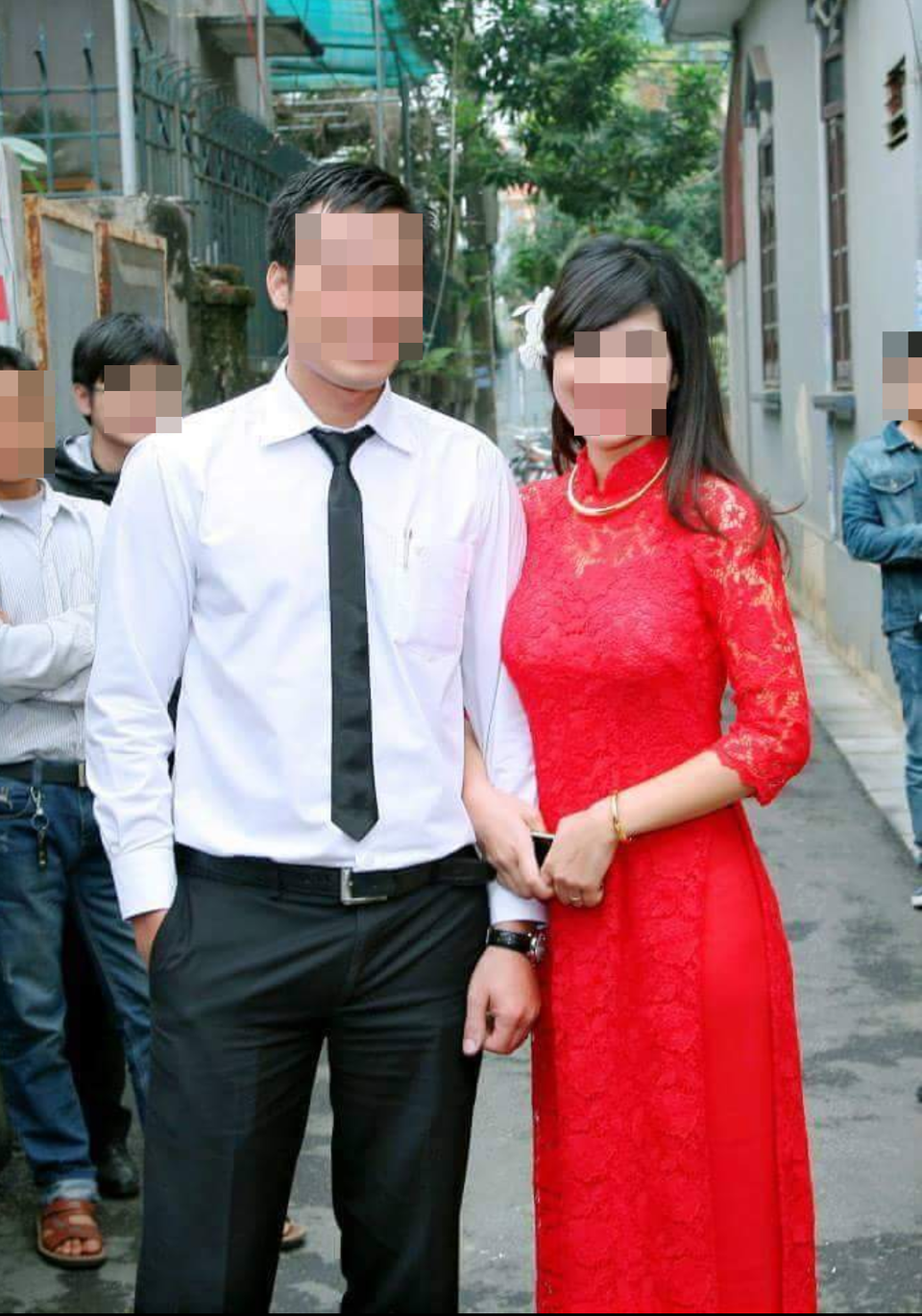 “Sốc” với dịch vụ thuê… chồng giá trăm triệu ở Hà Nội - 3 Bản thân ông Thiện cũng từng 2 lần đóng vai chồng hờ trong các đám cưới do công ty này đứng ra tổ chức!