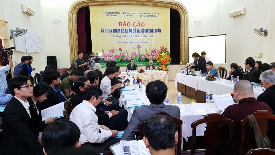 Sẽ mở rộng khai quật tìm kiếm dấu vết lăng mộ vua Quang Trung - 1 Buổi báo cáo kết quả thăm dò khảo cổ tại gò Dương Xuân đầu năm 2017 đã cho nhiều kết quả thú vị