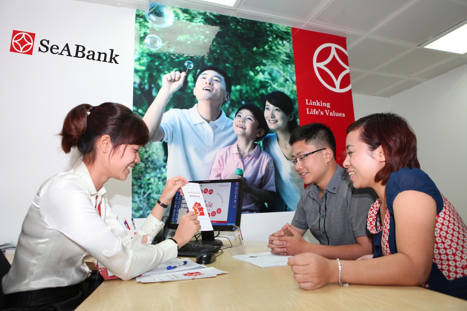 Trao giải thưởng quốc tế “Dịch vụ khách hàng tốt nhất Việt Nam 2017” - 1
Ngân hàng TMCP Đông Nam Á (SeABank) vừa vinh dự được Tạp chí Global Financial Market Review (GFM) bình chọn và trao tặng giải thưởng “Dịch vụ khách hàng tốt nhất Việt Nam 2017”.