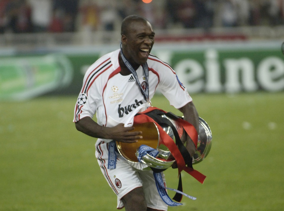 Cựu siêu sao Ronaldinho sẽ mang cúp UEFA Champions League đến Việt Nam - 2 Clarence Seedorf cũng tháp tùng chiếc cúp UEFA Champions League đến nước ta trong dịp này