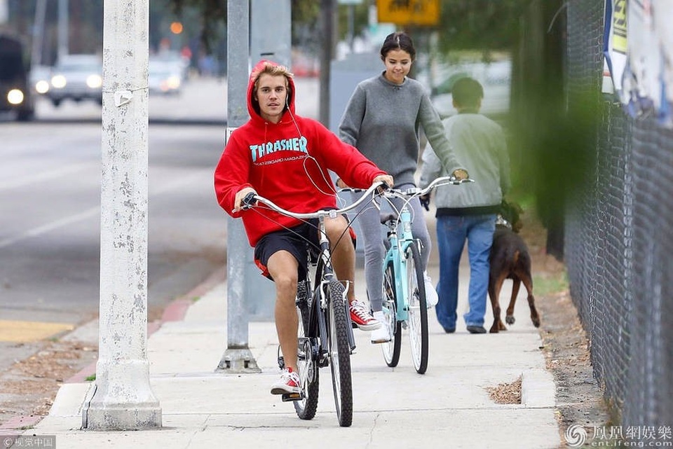 
Không biết chuyện tình của Justin và Selena sẽ có cái kết như thế nào nhưng fan của nữ ca sĩ 25 tuổi cũng không ủng hộ cô quay lại với một nam ca sĩ nhiều tai tiếng như Justin Bieber.
