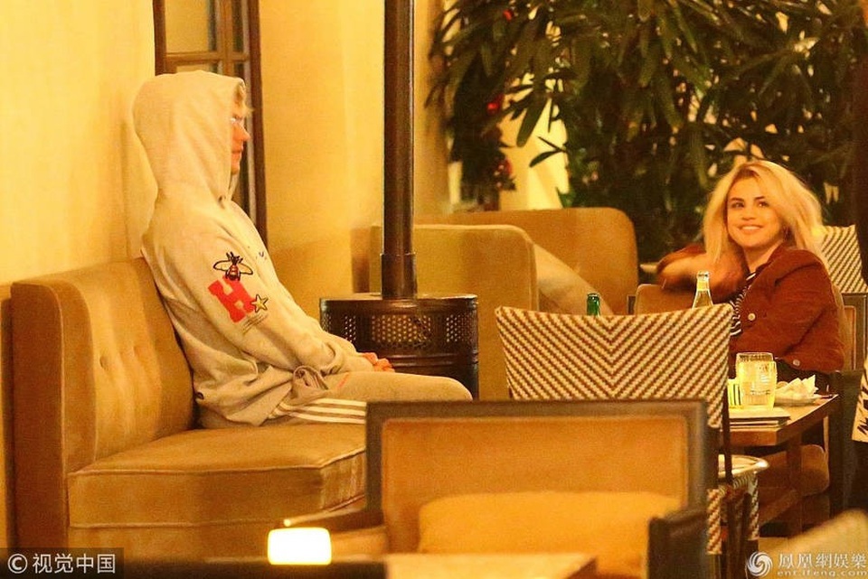 Selena Gomez xác nhận "yêu lại từ đầu" với Justin Bieber - 8
Nụ cười không bao giờ tắt trên môi Selena Gomez.