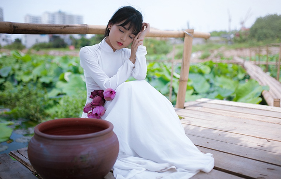 Nữ sinh Bưu chính viễn thông thích đọc sách, yêu hoa sen - 6
Hoài Thương là người con gái lãng mạn. Cô biết Hà Nội có 12 mùa hoa nhưng yêu nhất là hoa sen.