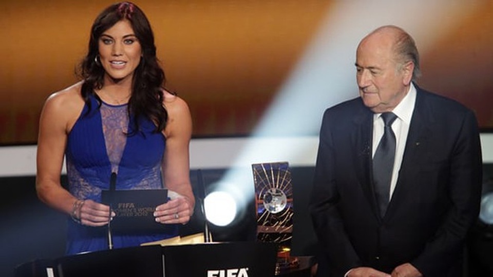 Sepp Blatter bị tố quấy rối tình dục cầu thủ nữ tại lễ trao giải Quả bóng vàng - 1 Cựu Chủ tịch FIFA Sepp Blatter bị tố cáo tấn công tình dục với nữ cầu thủ Hope Solo