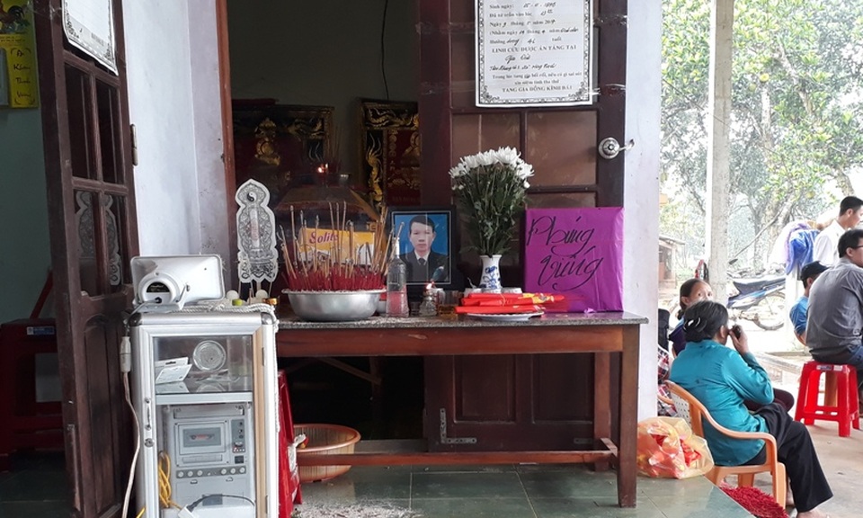 Tiếng khóc xé lòng của thân nhân 3 người bị sét đánh khi đào huyệt - 3 Tiếng khóc xé lòng của thân nhân 3 người bị sét đánh khi đào huyệt - 3