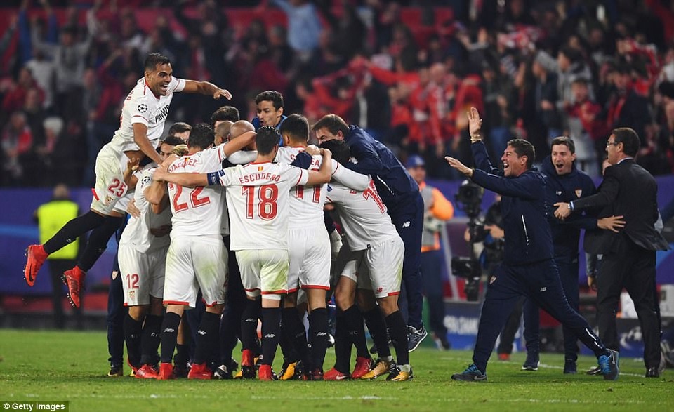 Dẫn trước 3 bàn, Liverpool vẫn rơi điểm khó tin trước Sevilla - 2 Nhưng họ vẫn để đội chủ nhà san bằng tỷ số trong hiệp 2...